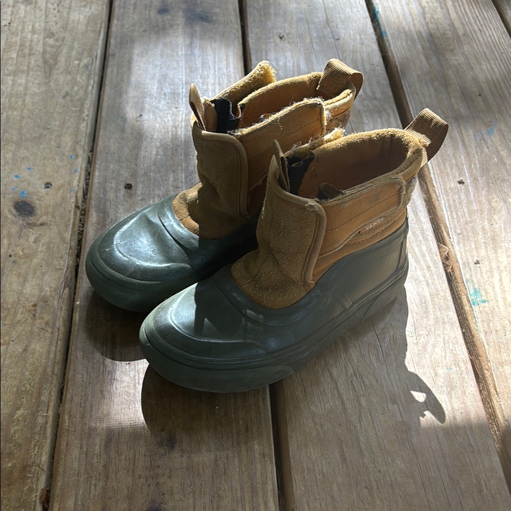 Van’s Kid’s All Weather Boots-Size 13 C